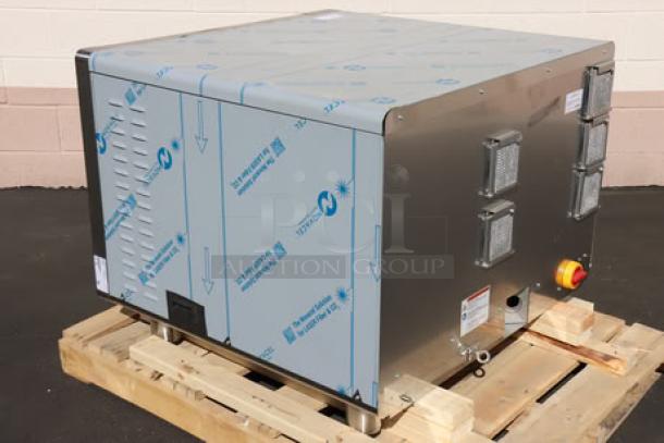 BRAND NEW Alto-Shaam Vector F Series VMC-F3E Multi-Cook Oven on pallet; minor scratches, dents, no packaging.