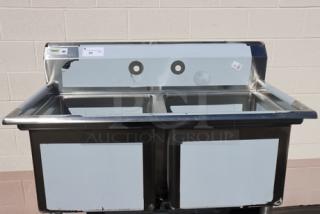 BRAND NEW SCRATCH-N-DENT Regency 600S21818 commercial sink, 43" 16-gauge stainless steel, dual 18"x18"x14" bowls, visible minor scratches.