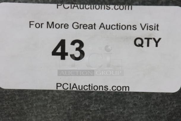 Avantco CAG-15-TG 15" countertop gas griddle, 35,000 BTU, with thermostatic controls. Serial: 1164008000001, scratch-n-dent condition.