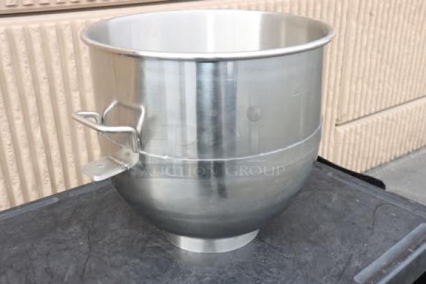 Avantco 177MX40BOWL 40 Qt. mixing bowl, 304 stainless steel, new, minor scratches/dents, handles for easy transport.