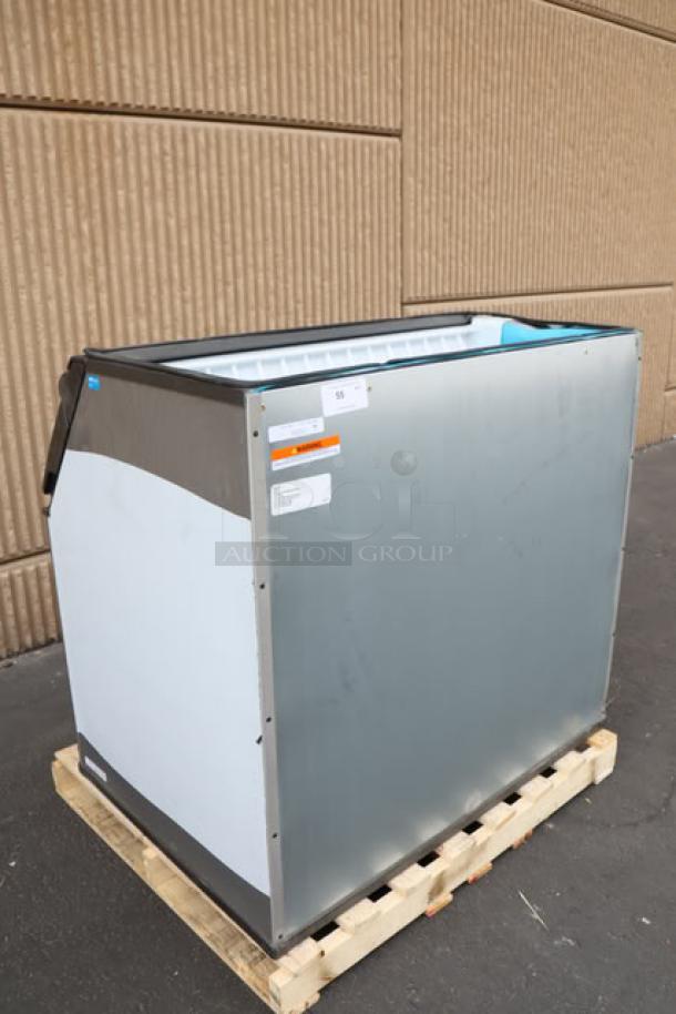 Brand new Manitowoc D970 Ice Storage Bin, 882 lbs capacity, scratch-and-dent condition, serial number 1121219180.