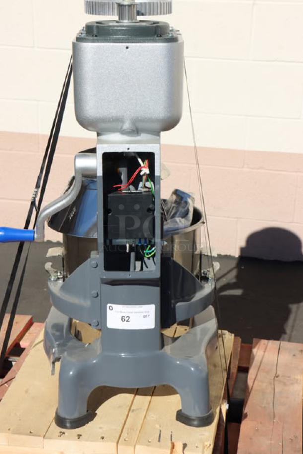 BRAND NEW-PARTS! Damaged Vollrath 40757 20 Qt. Planetary Stand Mixer. Usable parts include guard, accessories. 120V, 1/2 hp.