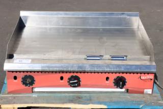 Avantco CAG36TG 36" gas griddle, new condition, thermostatic controls, 105,000 BTU, missing knob, serial 1375443000002.