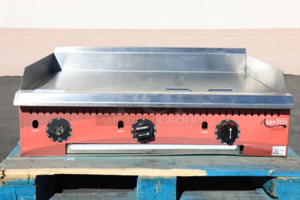Avantco Chef Series CAG-36-TG 36" countertop gas griddle, new, out of box. Thermostatic controls, 105,000 BTU, missing knob.