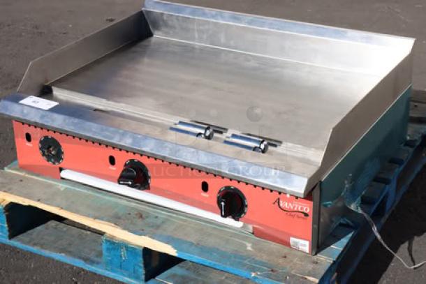 Brand new Avantco Chef Series CAG-36-TG 36" gas griddle, thermostatic controls, 105,000 BTU. Missing knob.