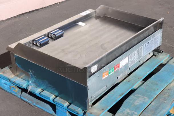 Brand new Avantco Chef Series CAG-36-TG 36" gas griddle, thermostatic controls, 105,000 BTU, missing knob. S/N: 1375443000002.