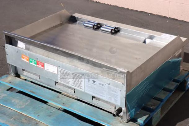 Brand new Avantco CAG36TG 36" gas griddle, thermostatic controls, 105,000 BTU, missing knob, S/N: 1375443000002.