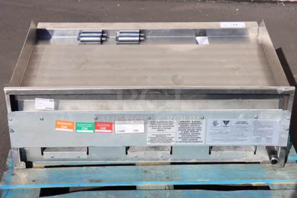 Avantco Chef Series 36" gas griddle, model CAG36TG, 105,000 BTU, new out of box, missing knob, serial 1375443000002.