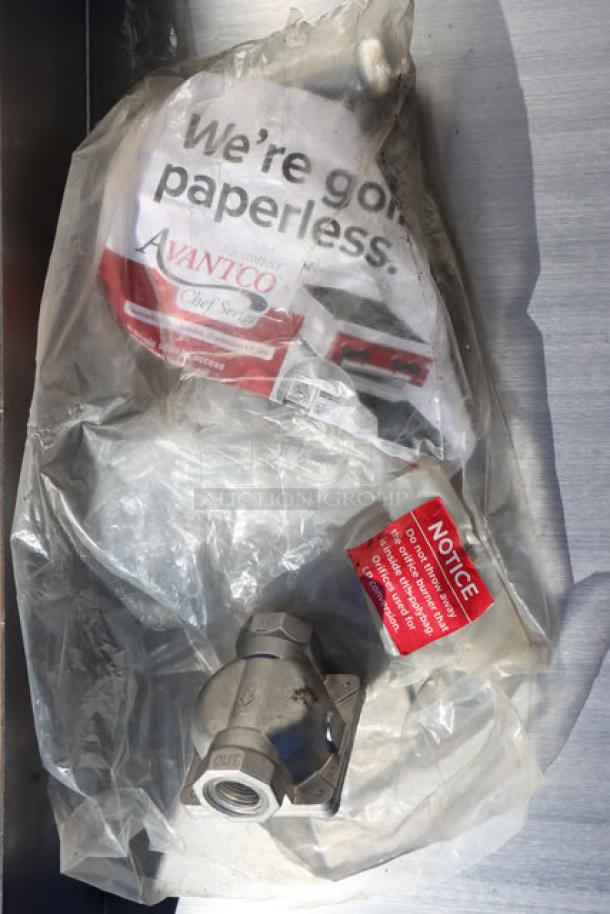 Avantco Chef Series CAG-15-TG 15" countertop gas griddle, brand new scratch-n-dent, 35,000 BTU, with packaging and notice label.