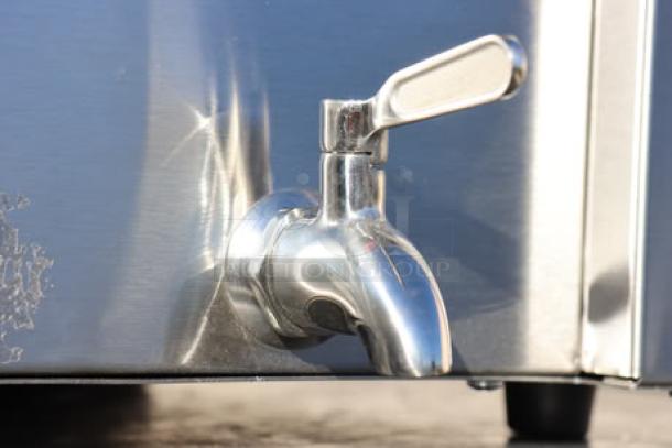 Brand new Vollrath 72050 Cayenne countertop rethermalizer, stainless steel, visible spout, 4/3 size, scratch and dent condition.