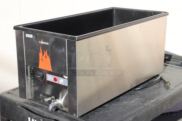 BRAND NEW SCRATCH-N-DENT Vollrath 72050 Cayenne 4/3 Size Countertop Food Rethermalizer, 120V, 1600W, Serial No. P218-01899124-002.