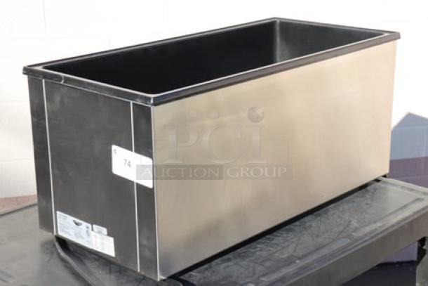 Brand new Vollrath 72050 Cayenne Heat 'n Serve rethermalizer, 28 3/4" x 13 3/4", 120V, 1600W, minor scratches.