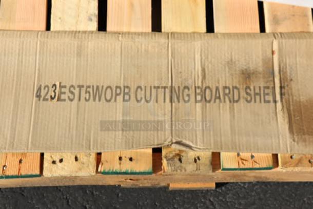 ServIt 423ESTSWOPB cutting board shelf packaging, displayed on wooden pallet, SKU shown on box.