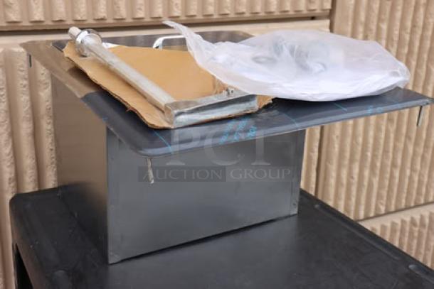 BRAND NEW Delfield 204P drop-in water station with ice storage chest. Minor scratches/dents. S/N: 2508820100161.