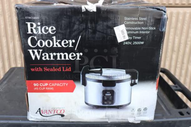 Avantco RCSB90 digital rice cooker/warmer, 90-cup capacity, damaged original packaging, may have scratches/dents.
