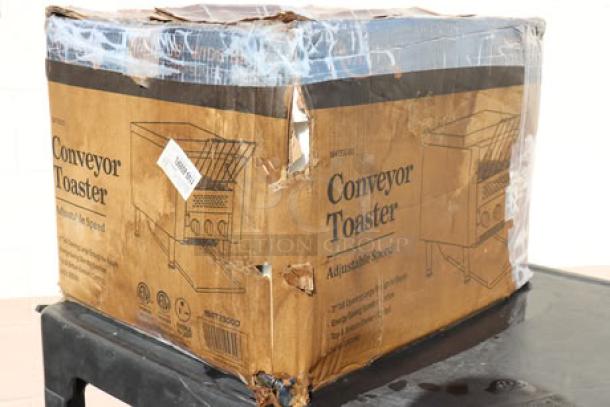 Brand new Avantco T3300D 10" conveyor toaster in damaged original packaging. Possible scratches and dents, model T3300D.