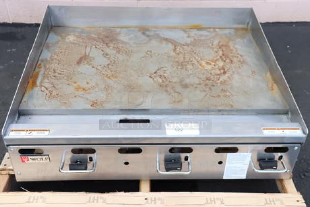 BRAND NEW Wolf by Vulcan AGM36-NAT 36" gas griddle, manual controls, 81,000 BTU, surface rust present, S/N: 650257571.