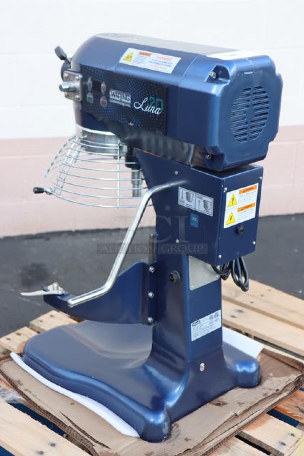 Waring Luna WSM20LT 20 Qt. mixer, brand new, scratch-n-dent, with guard, timer, 1 hp motor, 120V. Serial: 24010202799.