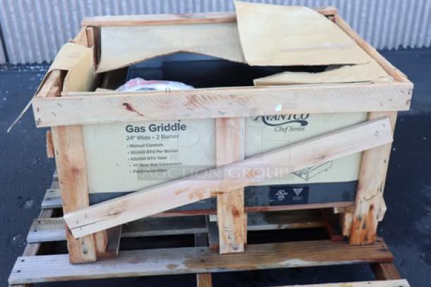 Avantco Chef Series CAG-24-MG 24" gas griddle with manual controls. Original packaging damaged; potential scratches/dents.