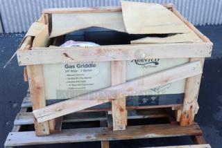 Avantco Chef Series CAG-24-MG 24" gas griddle with manual controls. Original packaging damaged; potential scratches/dents.