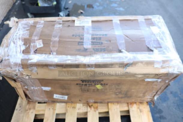 ServIt 423EST3WO electric steam table in damaged packaging, potential scratches or dents; three pan open well, 120V, 1500W.