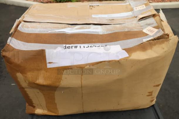 Damaged box containing a Vollrath 72029 Cayenne Twin Well Rethermalizer package. May have scratching or denting.