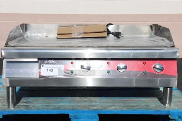 Avantco EG30N 30" Electric Countertop Griddle, 208/240V, 3375W-4500W, new scratch-n-dent, stainless steel, S/N: EG30D25030043.