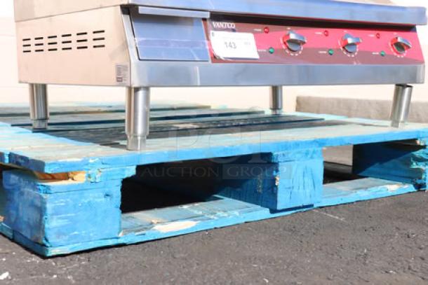 Brand new Avantco EG30N 30" electric countertop griddle, 208/240V, 3375W-4500W, on pallet. Serial: EG30D25030043.