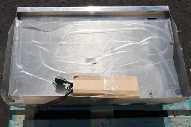 Brand new Avantco EG30N 30" electric countertop griddle, 208/240V, 3375W-4500W, with minor scratches; serial EG30D25030043.