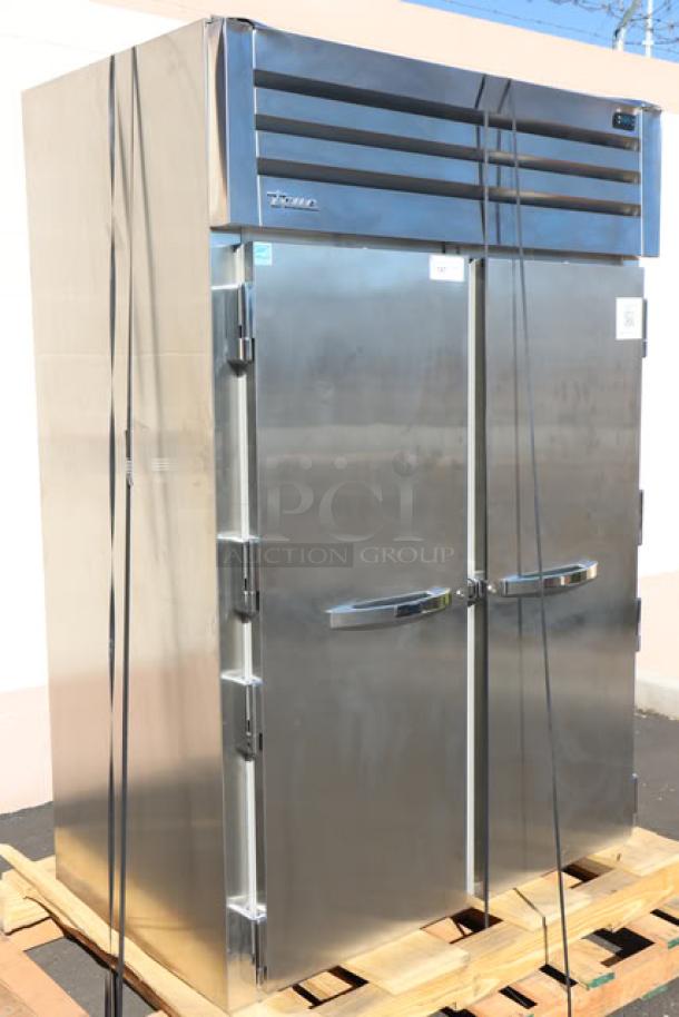 Brand new True STG2R-2S-HC refrigerator, solid doors, PVC-coated wire shelves, commercial casters, minor scratches. 115V, 5.9A.