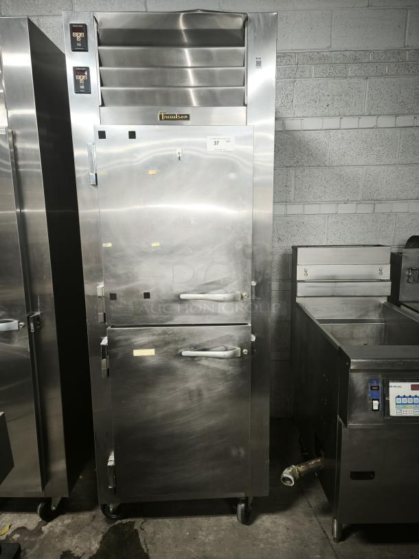 Traulsen RDT132WUT-HHS stainless steel refrigerator/freezer, 21.6 cu. ft., single section, excellent condition, tested.
