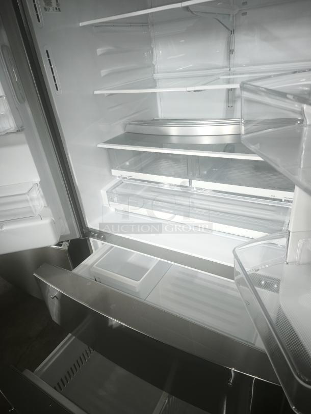 LG 27.8 cu ft 4-Door French Door Refrigerator, model LRMXS2806S/05, features Craft Ice™. New condition. Spacious interior.