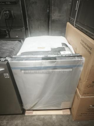 Brand new Whirlpool 24" top control built-in dishwasher, model WDTA50SAKZ3, with 3rd rack, AI Intelligent Wash, in stainless steel.