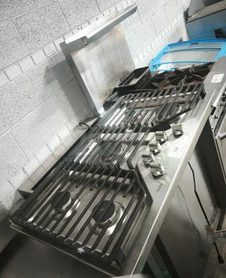 Profile 36" gas cooktop, model PGP7036SLSS, in stainless steel. Features 5 burners including Power Boil. Like new condition.