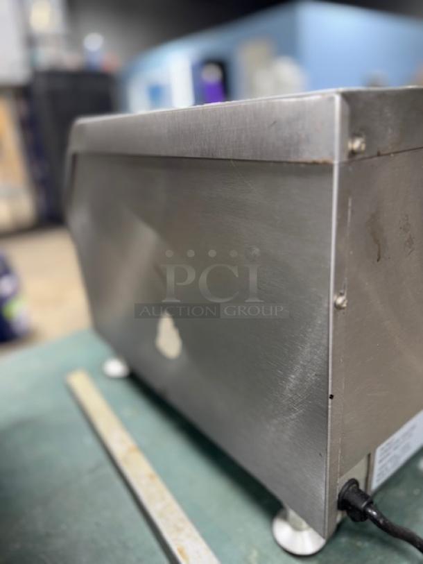 Patriot FMCVYT-120 countertop conveyor toaster, stainless steel, large capacity, used condition. Suitable for high-volume kitchens.