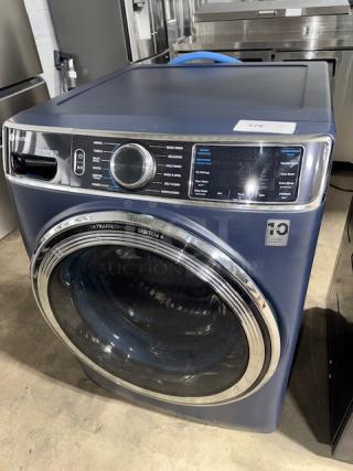 GE Profile 5.3 cu ft Smart Front-Load Washer, Ultra Fresh™ Vent System+, Model PFW870SPVRS, like new condition.