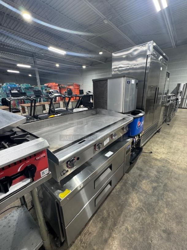 Star Star-Max 648MF 48" gas countertop griddle, like new, with manual controls, 113,200 BTU, visible in a commercial kitchen setting.
