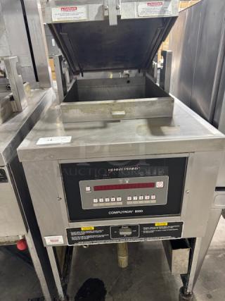 LOOK HERE !!!!!!!!!!!!!!!!  KFC HENNY PENNY FRYER 8000 PRESSURE FRYER DO NOT MISS THIS!!!!!!! WORKING BEFORE REMOVE - Item #1223974