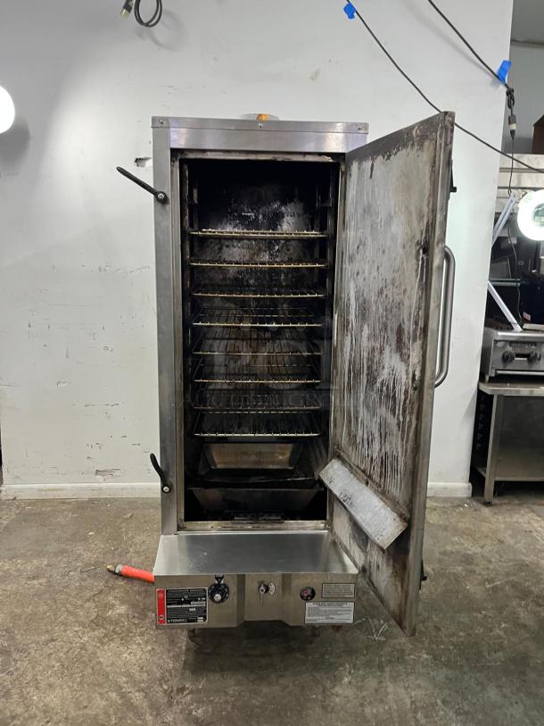 Town SM-24-R-STD Natural Gas 24" Galvanized Steel Smokehouse with right door hinges, 45,000 BTU, used condition.