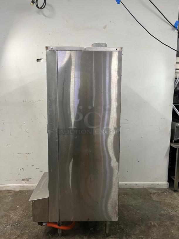 Town SM-24-R-STD 24" Natural Gas Smokehouse, galvanized steel, right door hinges, commercial-grade, 45,000 BTU.