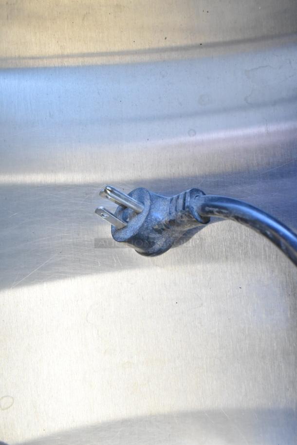 2017 True T-19F stainless steel freezer plug. 115 volts, single phase power. Durable commercial use.