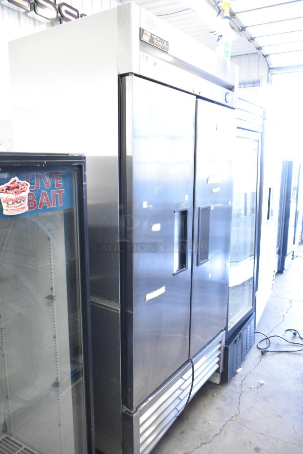 2016 True T-35 stainless steel commercial 2-door reach-in cooler. Features durable construction, 115 volts, 1 phase.