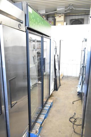 True GDM-52TM-RL-LD 2 Door Cooler Merchandiser, metal frame, poly-coated racks, 115 volts, 1 phase, good condition.