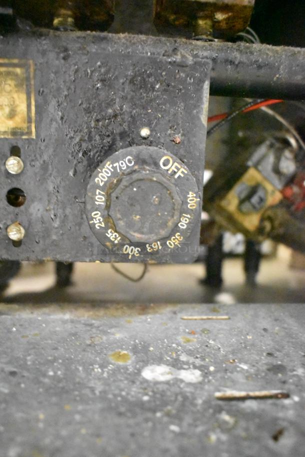 Dean SR42GN stainless steel commercial deep fat fryer, natural gas powered, 105,000 BTU. Temperature dial visible.