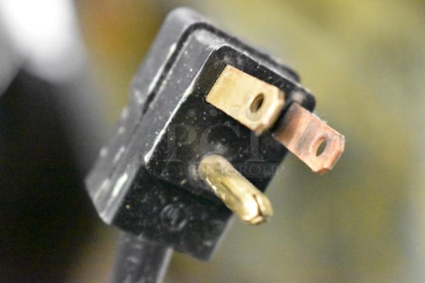 Close-up of a power plug for the Beverage Air WTF36AHC work top freezer, indicating 115 volts, 1 phase.