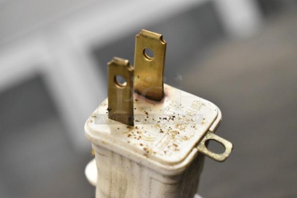 Manitowoc ID0503W-161 stainless steel commercial ice head on bin, 115 volts, 1 phase. Features durable construction.