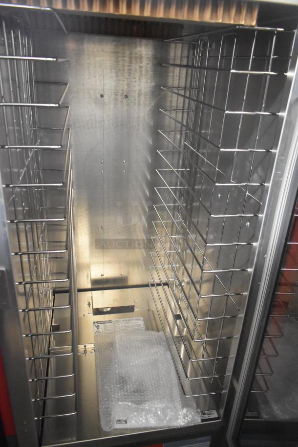 2024 Metro C5HME053968 metal proofer, brand new, vol: 115V, 1 phase. Scratch and dent, on casters, insulated interior.