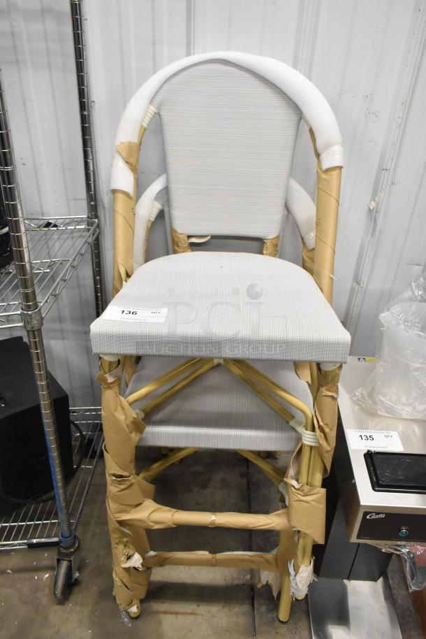 Brand new wooden bar height chair with white backrest and seat. Some minor scratches and dents visible. Auction label 136.