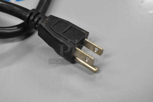 2023 Sir Lawrence SLIN1800 induction range plug. Stainless steel, single burner, glass top cracked. 120V, 1 phase.