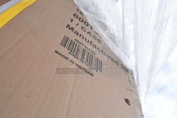 Cardboard box with barcode 600T3072G, marked "Made in Vietnam". Contains new scratch and dent items.
